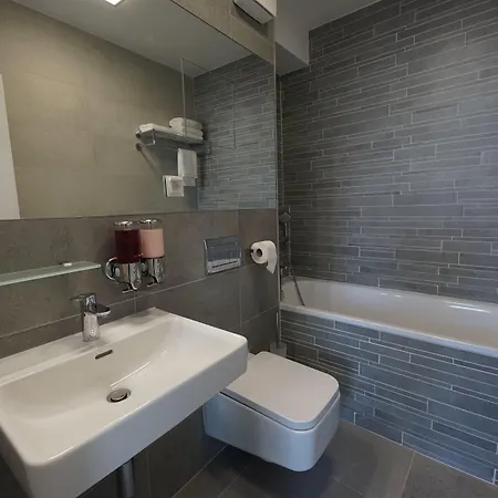 Than 住宿加早餐酒店 4*