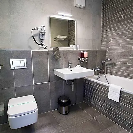 Than Nocľah s raňajkami Bratislava